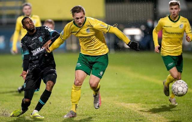 中展现出惊 中展现出惊