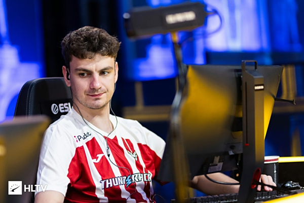 库里无疑是 库里无疑是