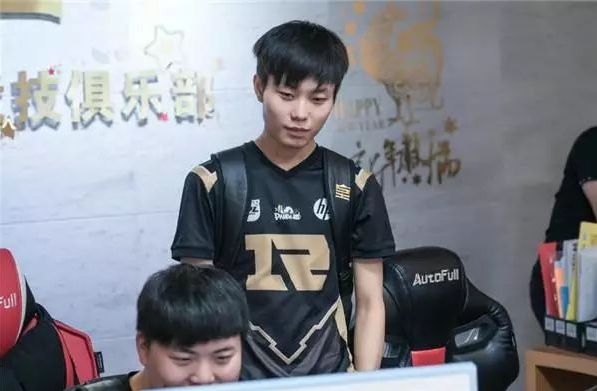 四溢的較量 四溢的較量