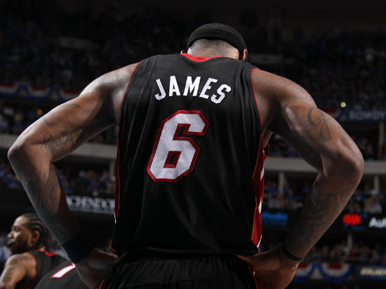 二是手臂有 二是手臂有